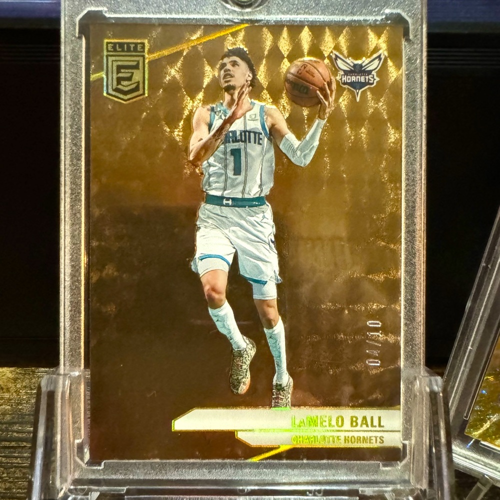 2023-24 Panini Elite Gold Lamelo Ball 4/10